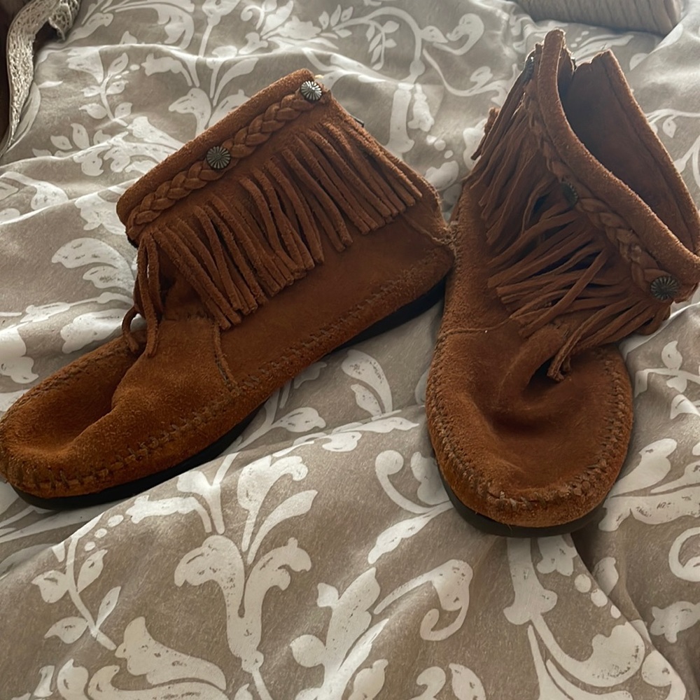 Womens Minnetonka moccasins